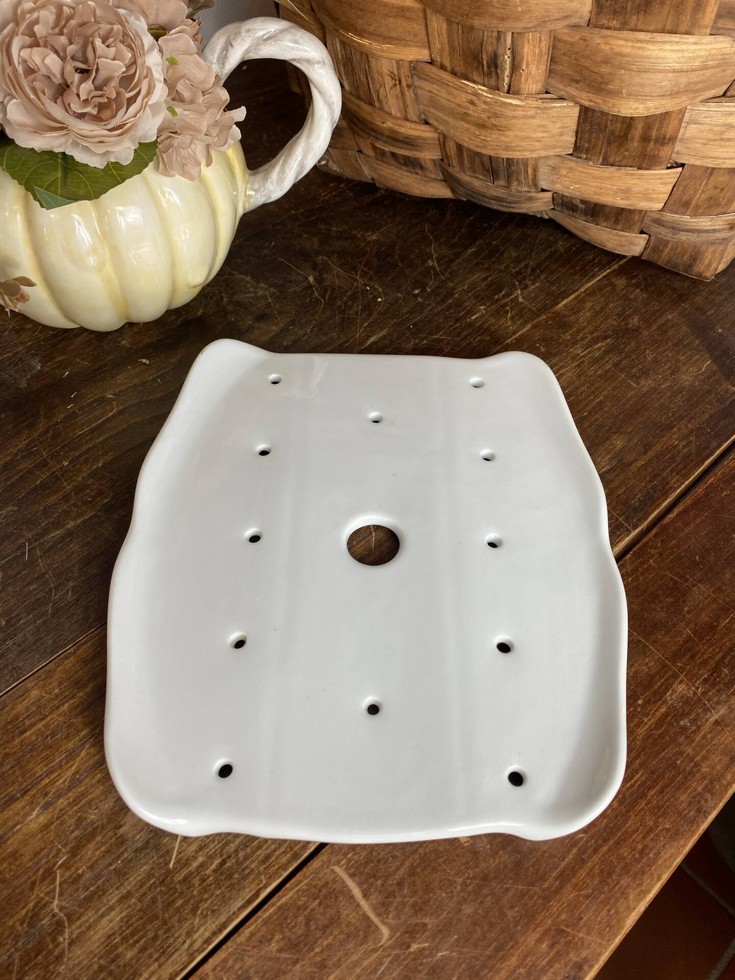 White porcelain draining plate