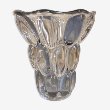 Vase en verre moulé