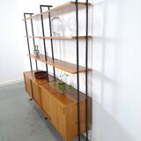 Modulair Omnia wandsysteem, Hilker, teak en zwart staal met legplanken