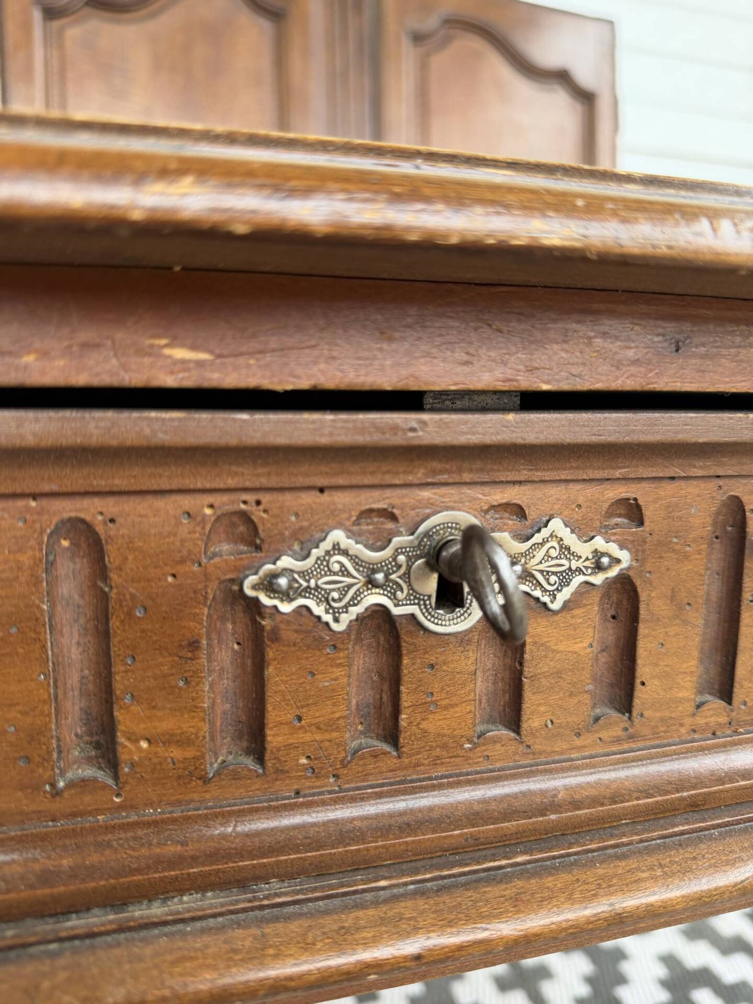 Antique Henri II style desk in solid wood - 2 drawers - 120cm