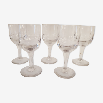 5 wine glasses in chiseled glass