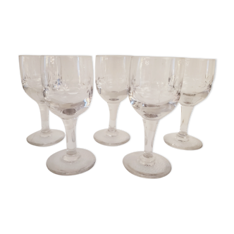 5 wine glasses in chiseled glass