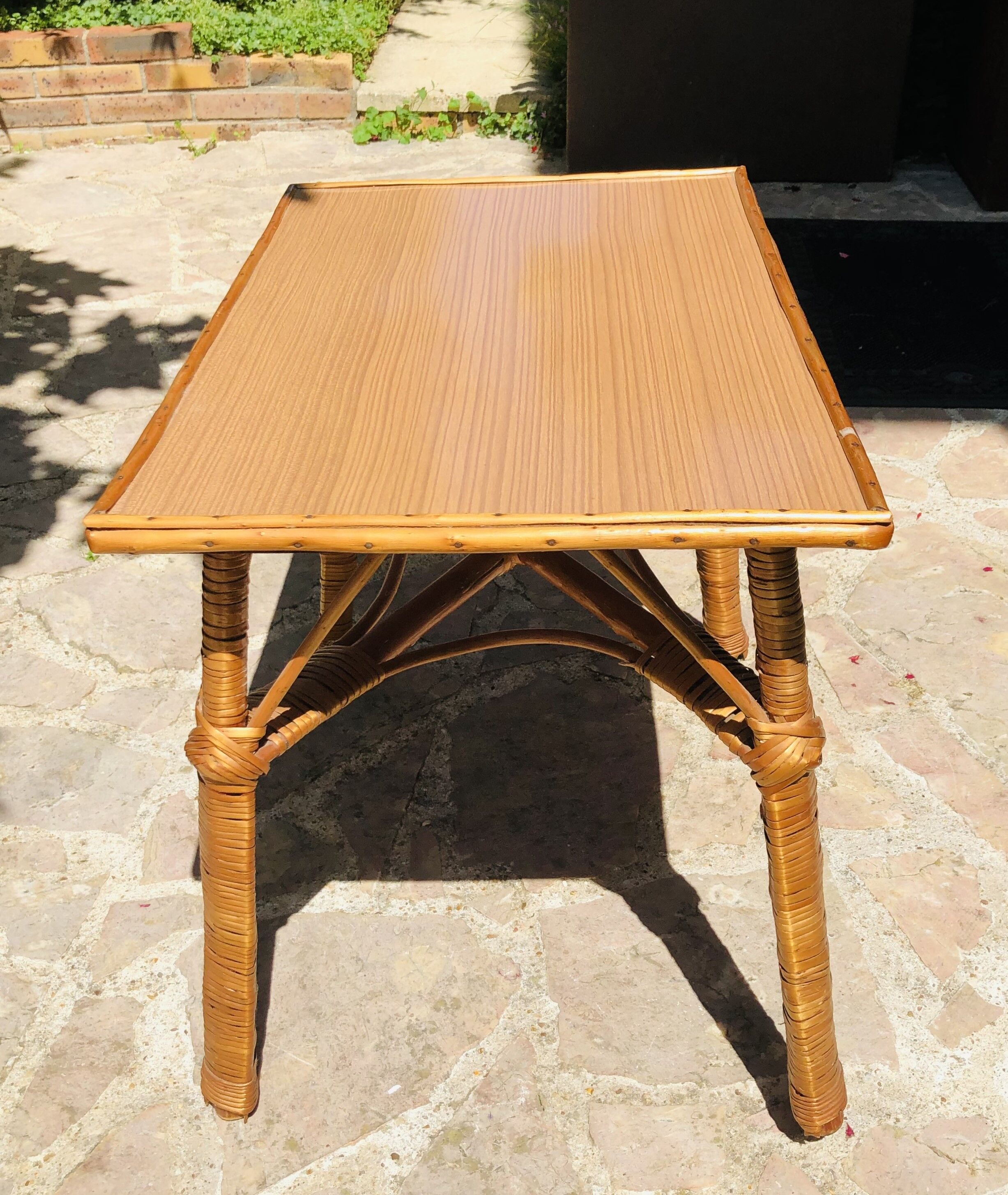 Vintage coffee table in wicker and formica