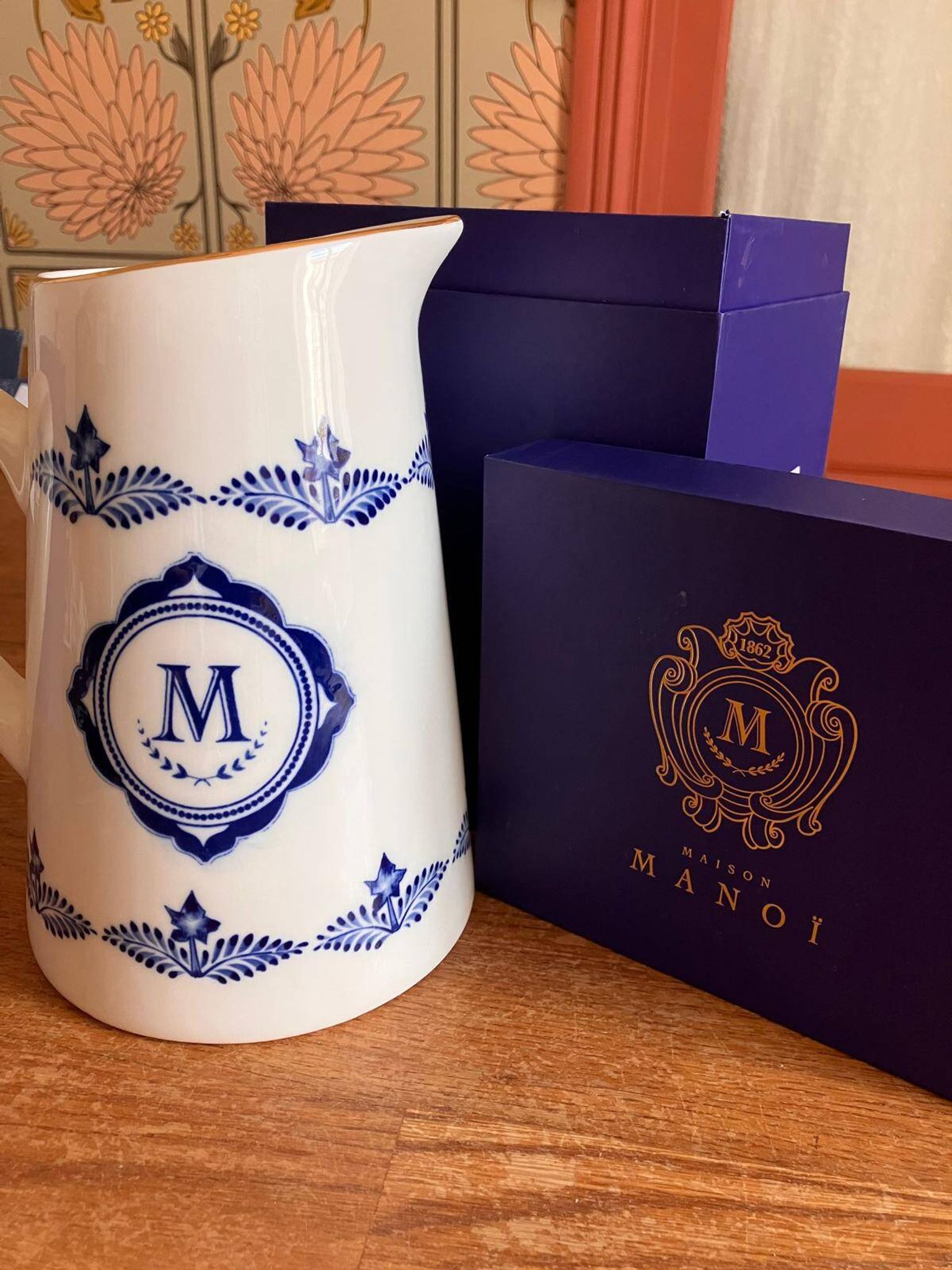 Porcelain jug Manoï Ornaments
