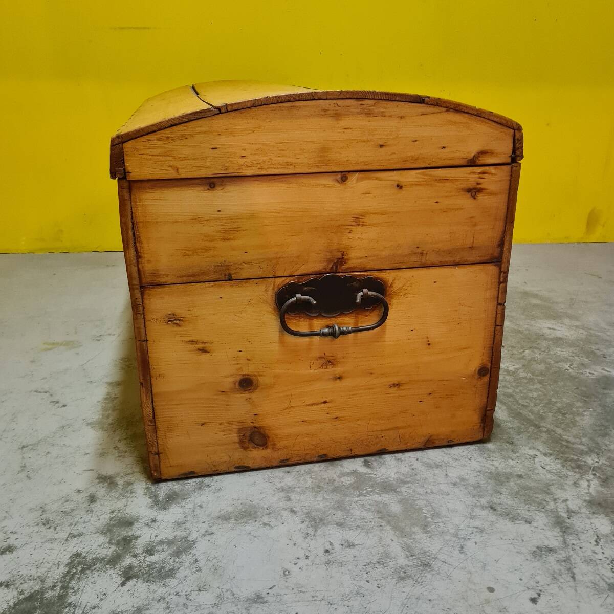 Dutch pine blanket chest with convex lid, late 19th century