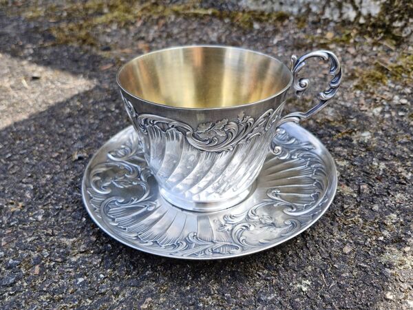 Tasse et sous tasse en argent massif