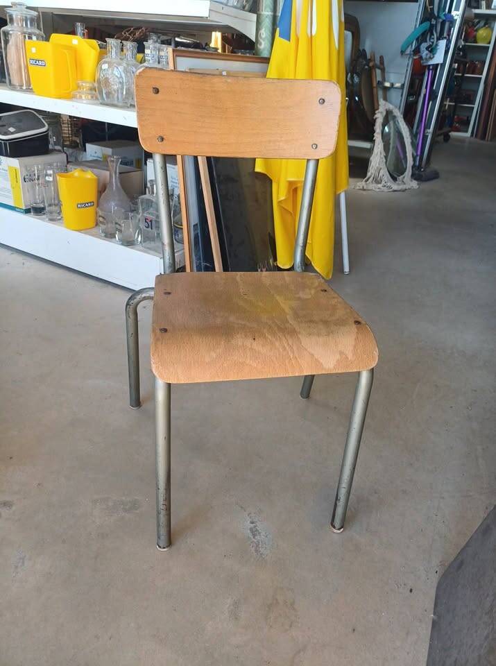 Chaise d'école vintage / industrielle