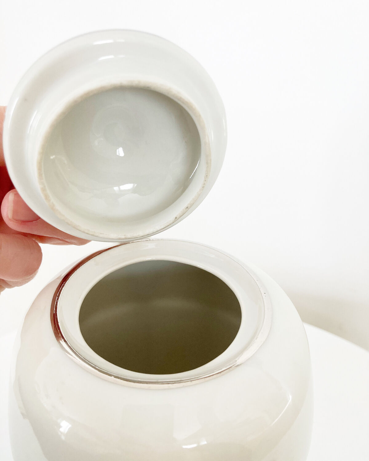 Teapot and porcelain cups set