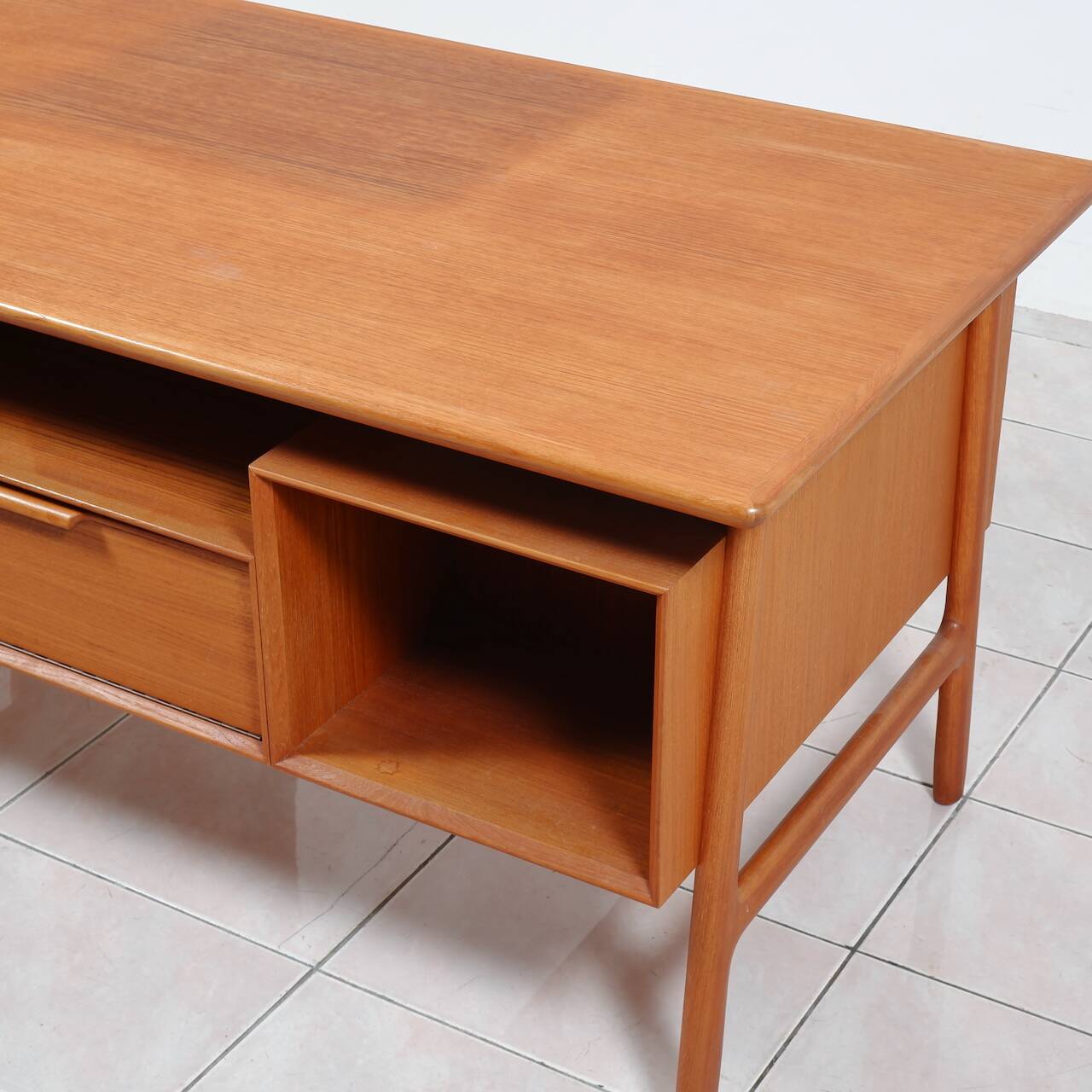 Teak writing desk „No. 75“ by Gunni Omann for Omann Jun Møbelfabrik