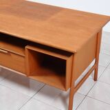 Teak writing desk „No. 75“ by Gunni Omann for Omann Jun Møbelfabrik