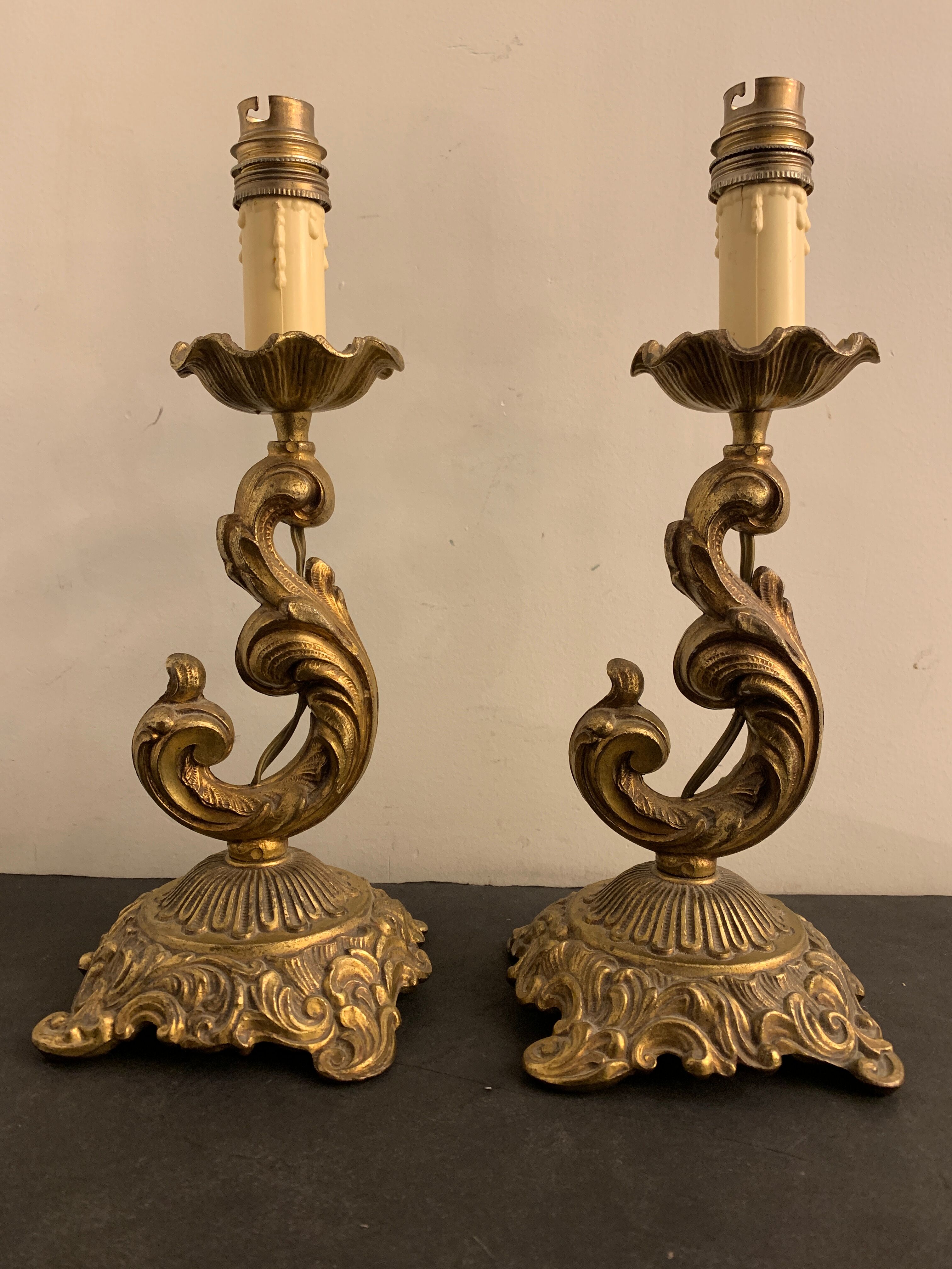 Paire de pieds de lampes en bronze style rocaille