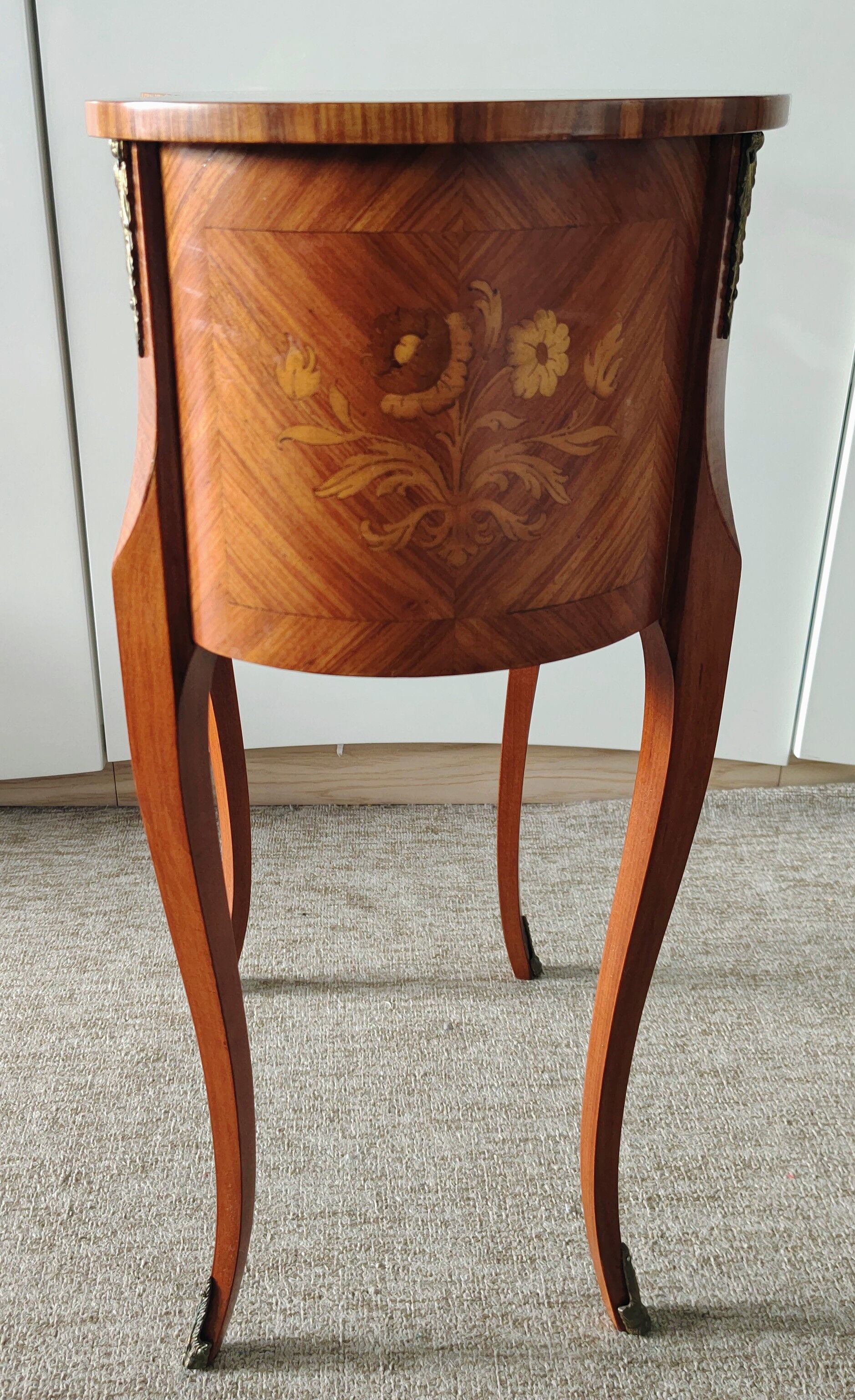 Table de chevet rognon