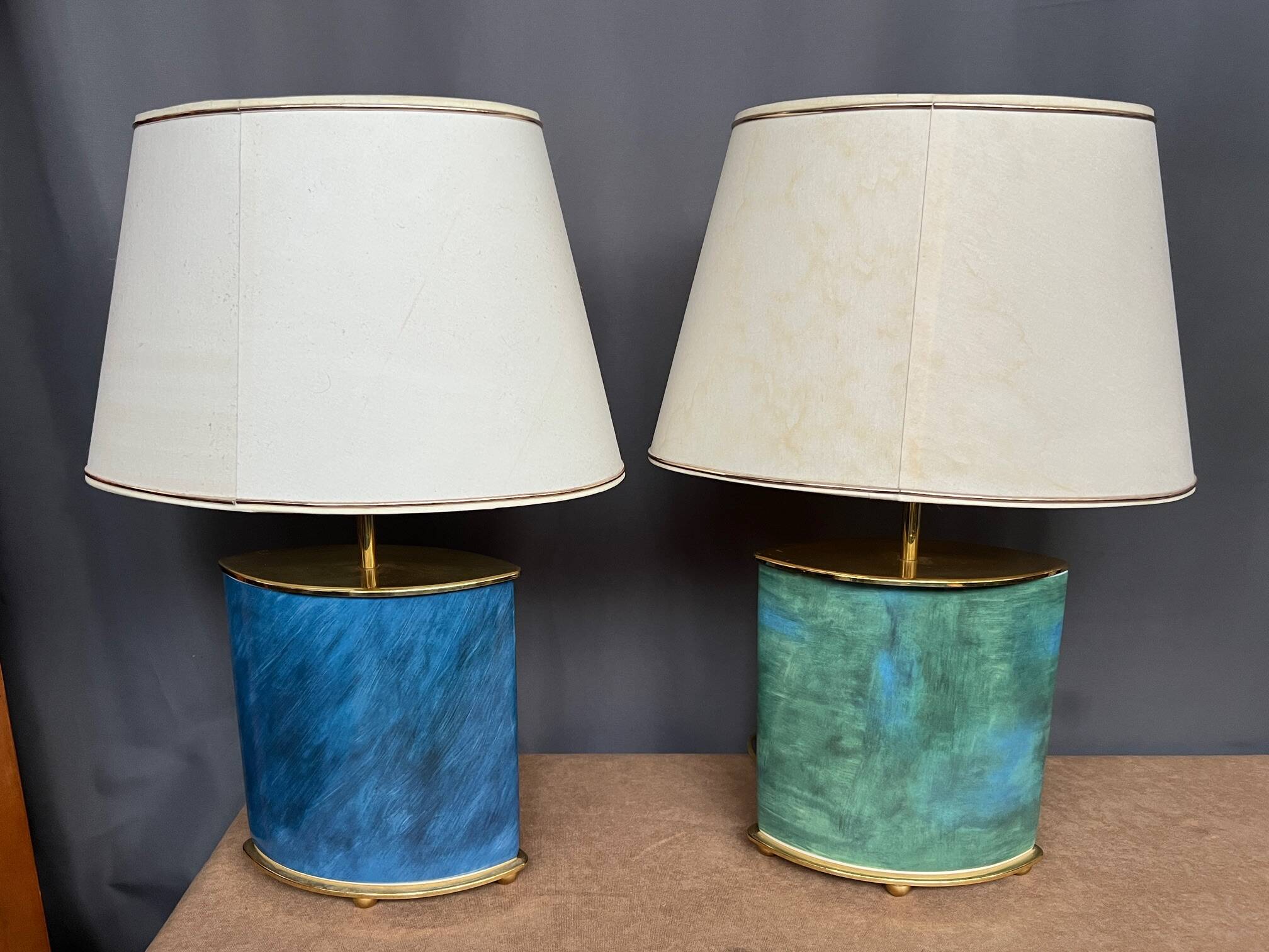 Pair of table lamps.