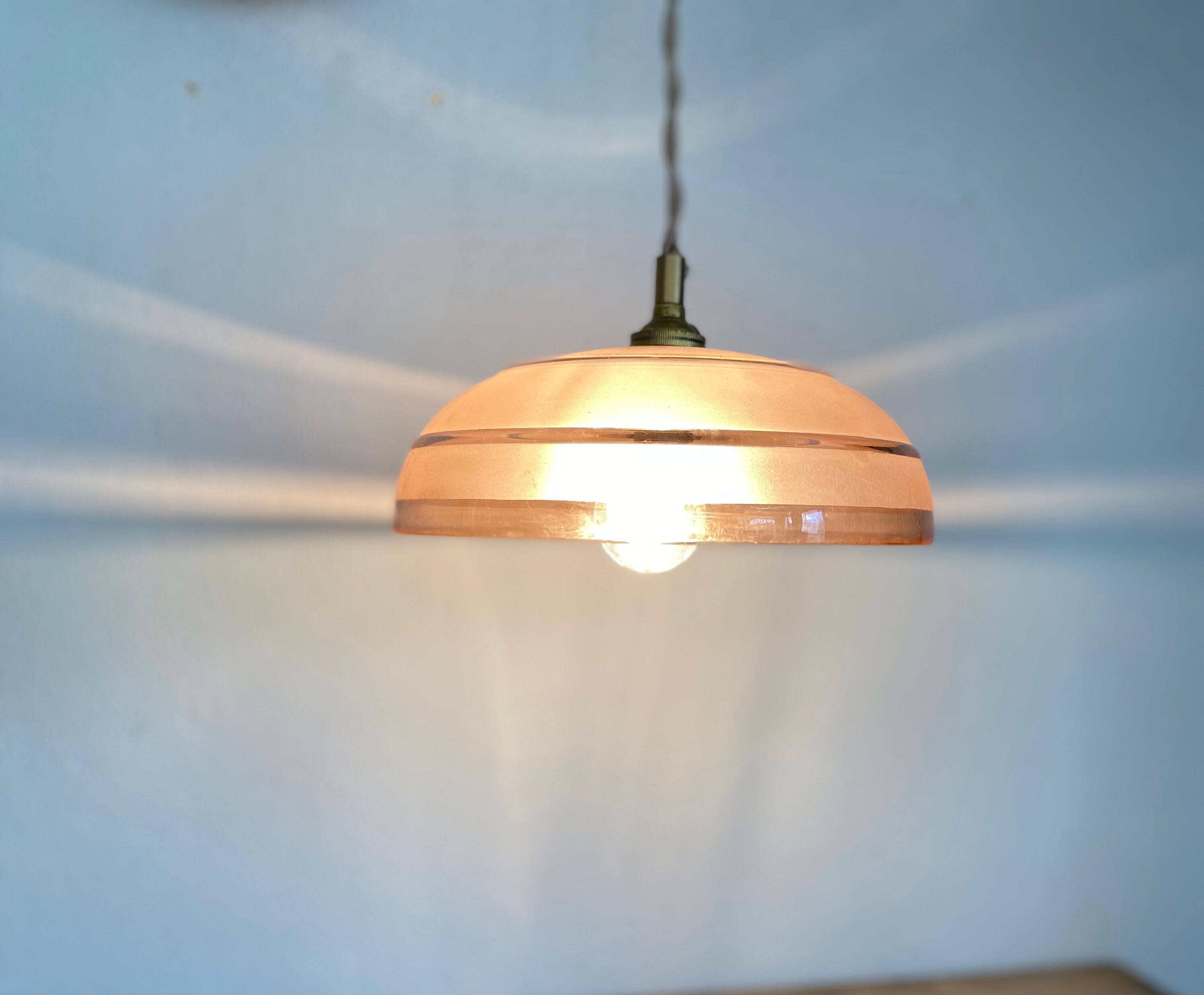 Pink glass suspension, fabric cable, ceramic ceiling lamp