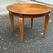 Vintage round coffee table Art Deco style — Light wood & saber legs 1940