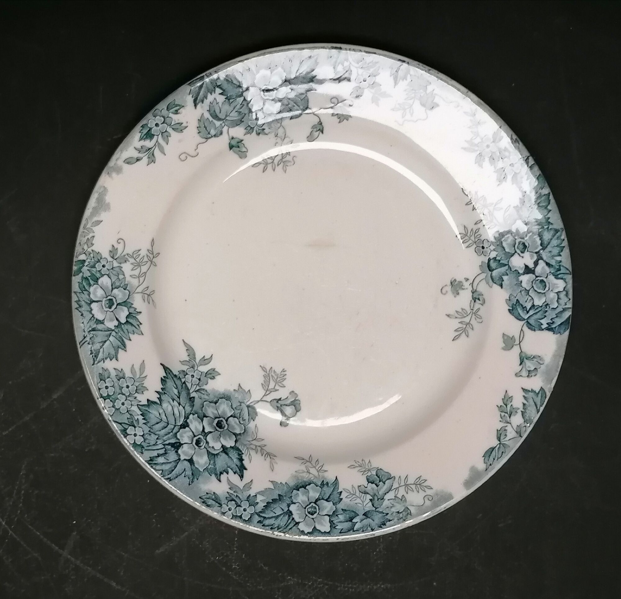 6 plates iron earth Moulin des Loups and Hanage Marie-Louise
