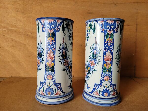 Paire de vase rouleau en faïence de Gien décor Rouen