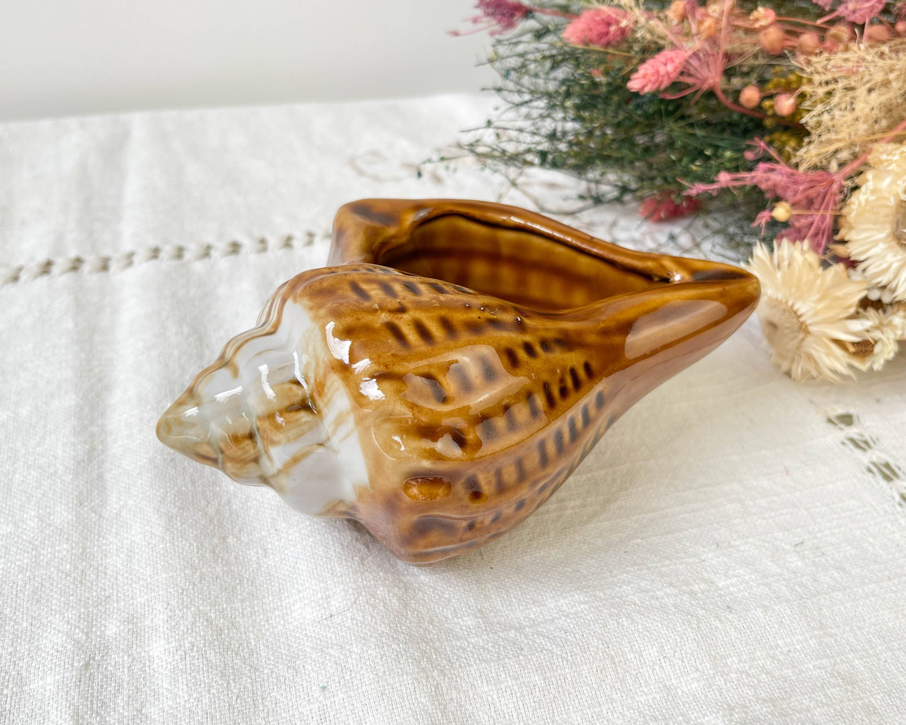 Vintage 50s shell ceramic ashtray