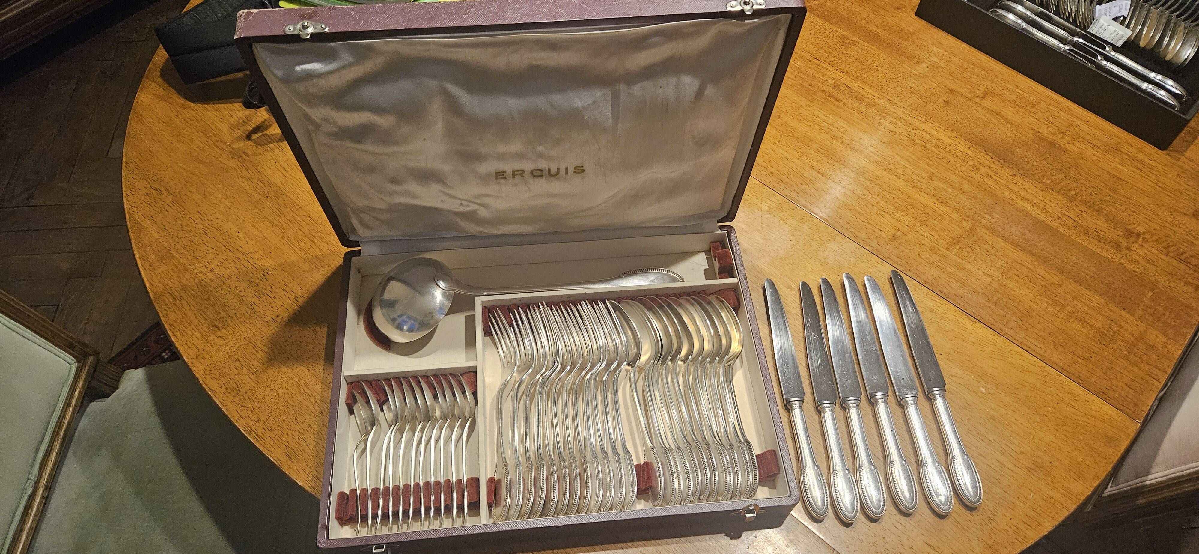 Service for 12 place settings + 6 ERCUIS GODRONS model silver-plated knives, 24.5 cm