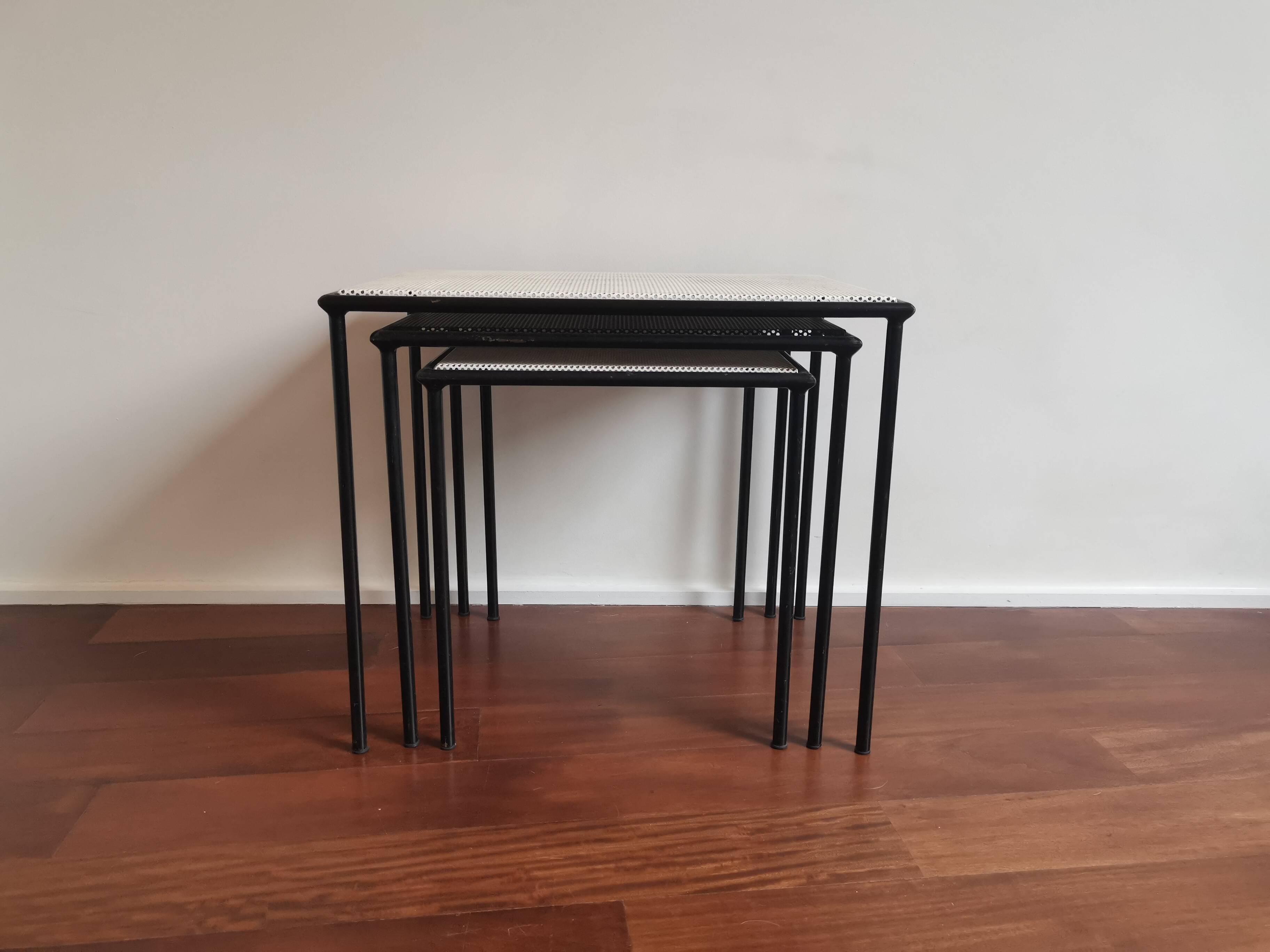 3 ARTIMETA metal nesting tables