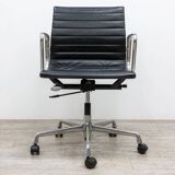 Vitra EA118 armchair in black leather