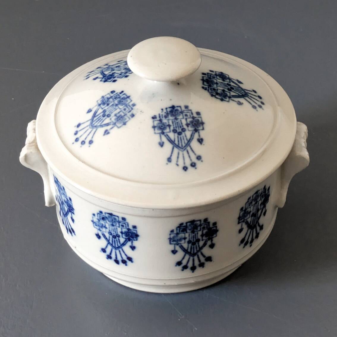 Small Saint-Uze tureen, 700ml, 15cm diameter