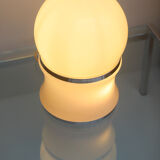 Lampe de table blanche en verre opalin blanc années 1970