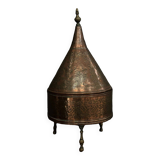 Oriental tagine in copper or brass with its 20th century engraved lid