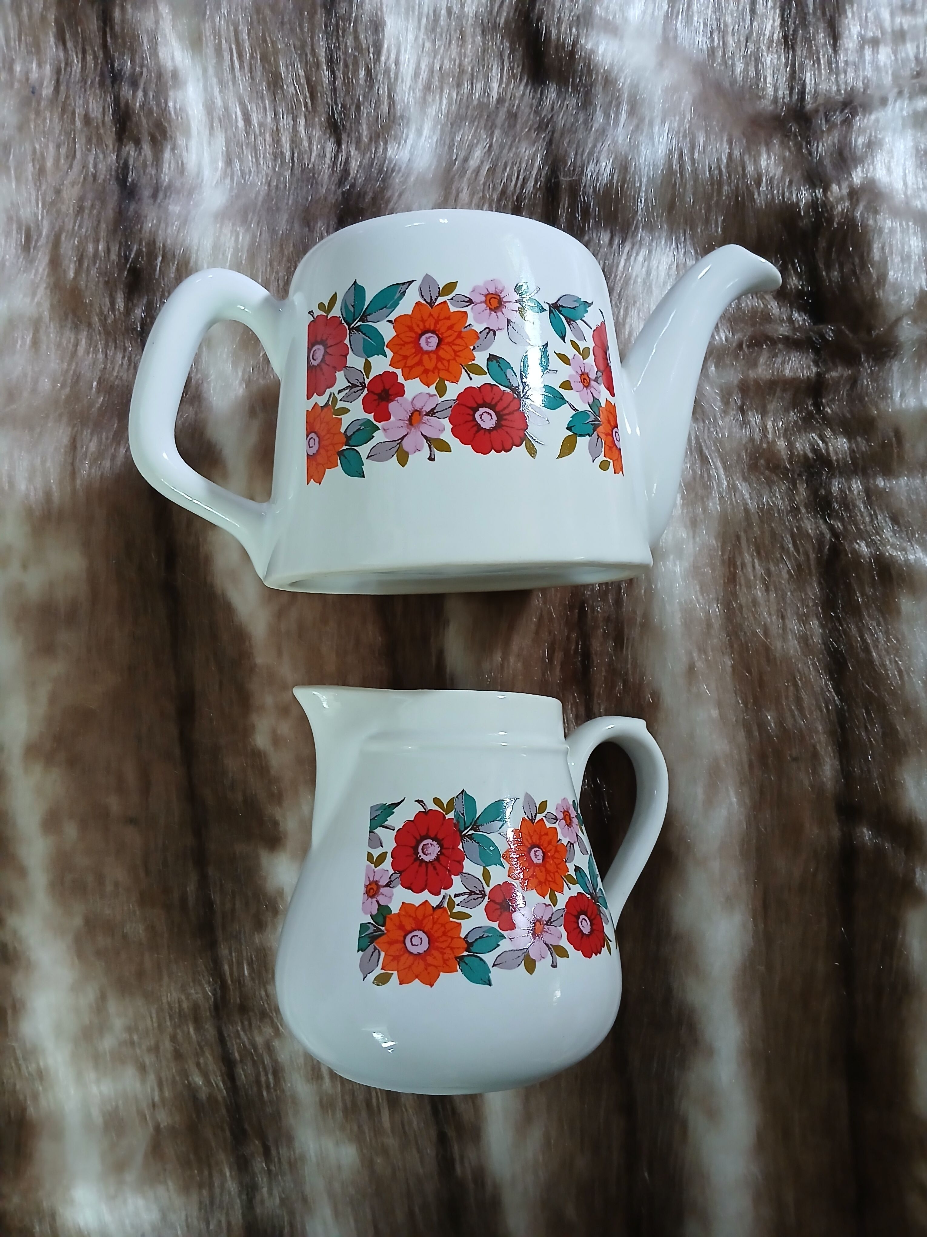Vintage coffee pot + milk jug