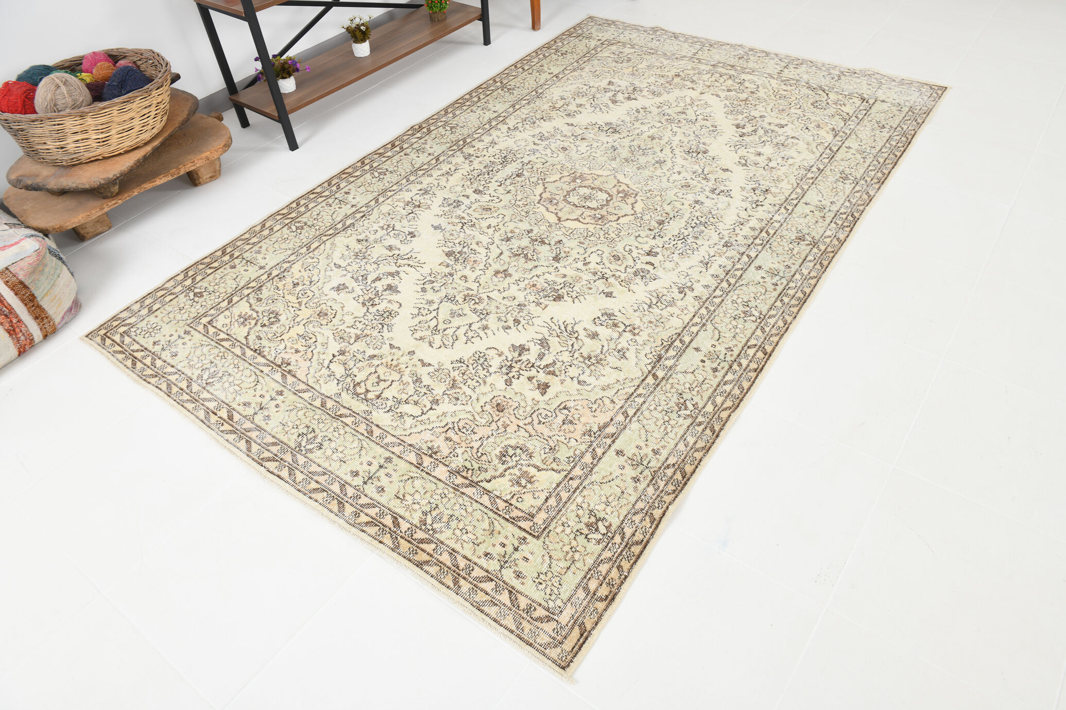 5x9 faded beige wool handknotted oushak rug, 276x166cm