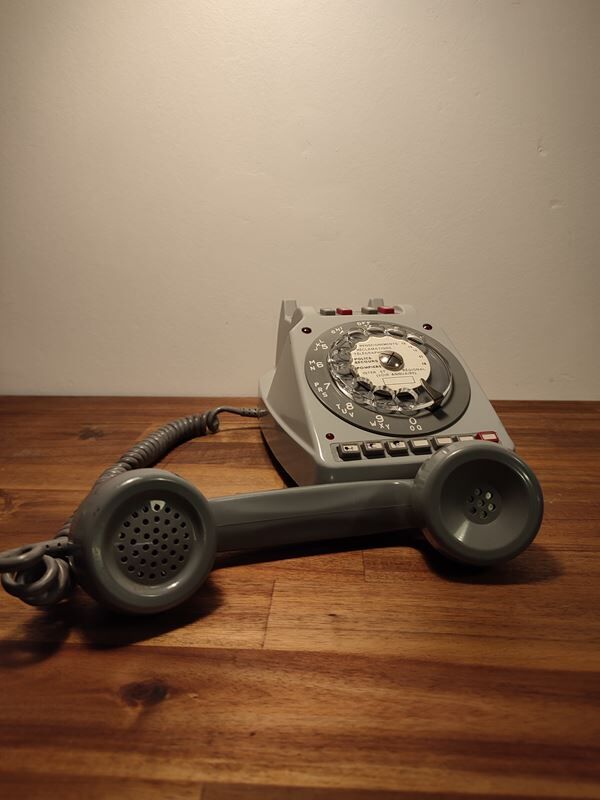 Dial telephone