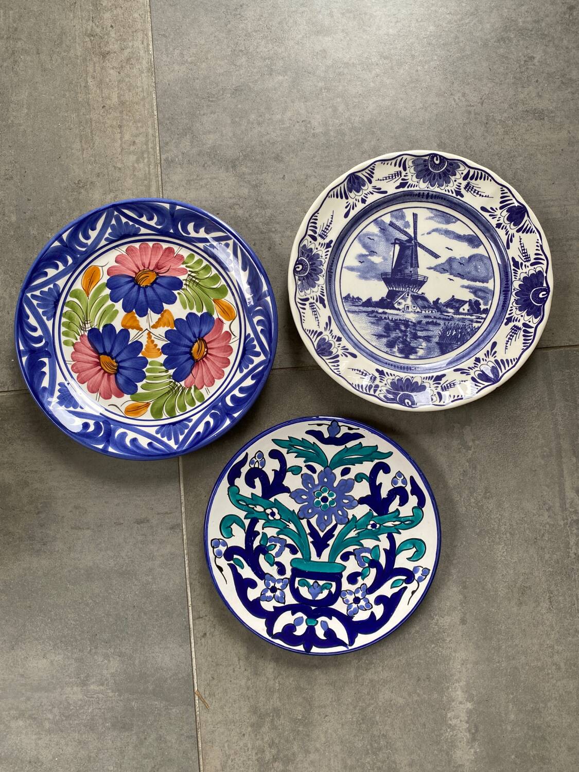 Trio d’assiettes décoratives bleues