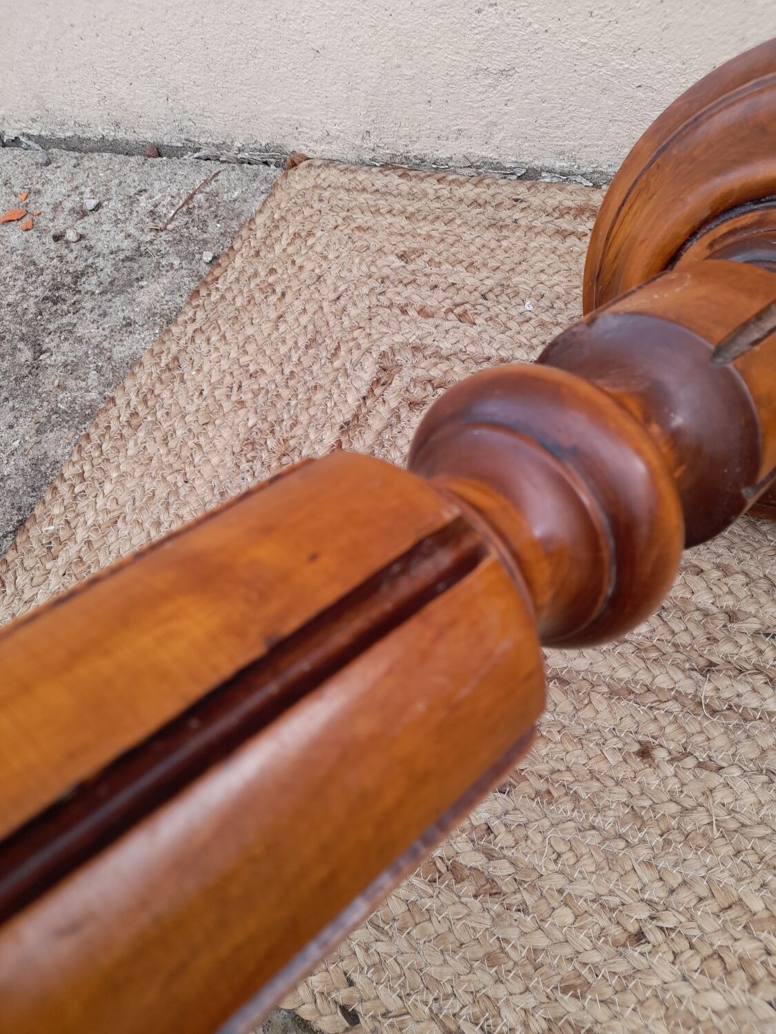 High fifth wheel / column in solid cherry, rustic chic