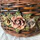 Panier en osier tressé fleuri