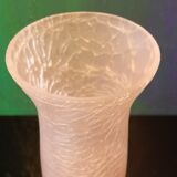 Vase in cracked glass paste, pink color. conical shape on pedestal.