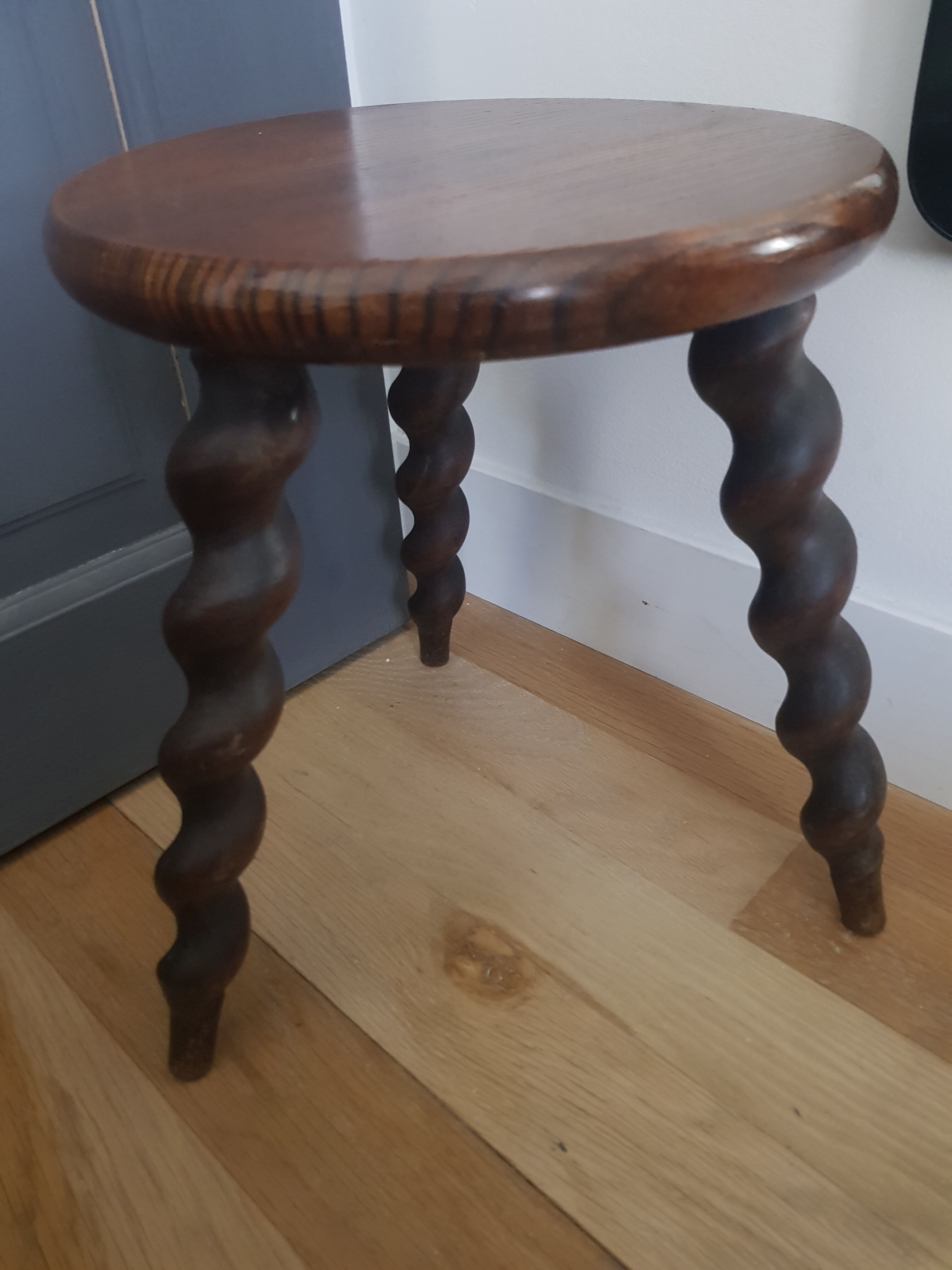 Tripod stool