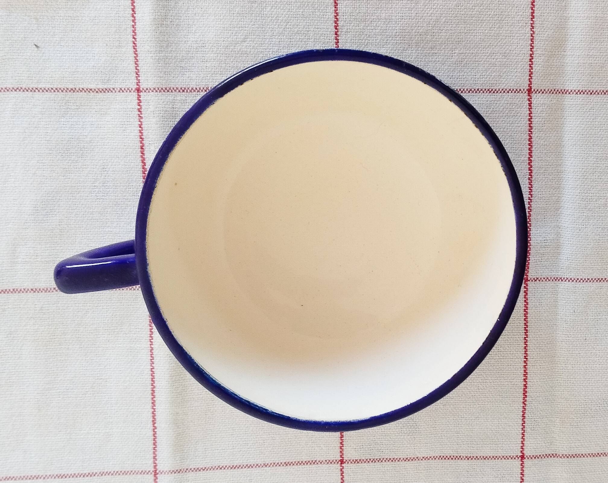 Tasse à café Longwy en faïence émaillée