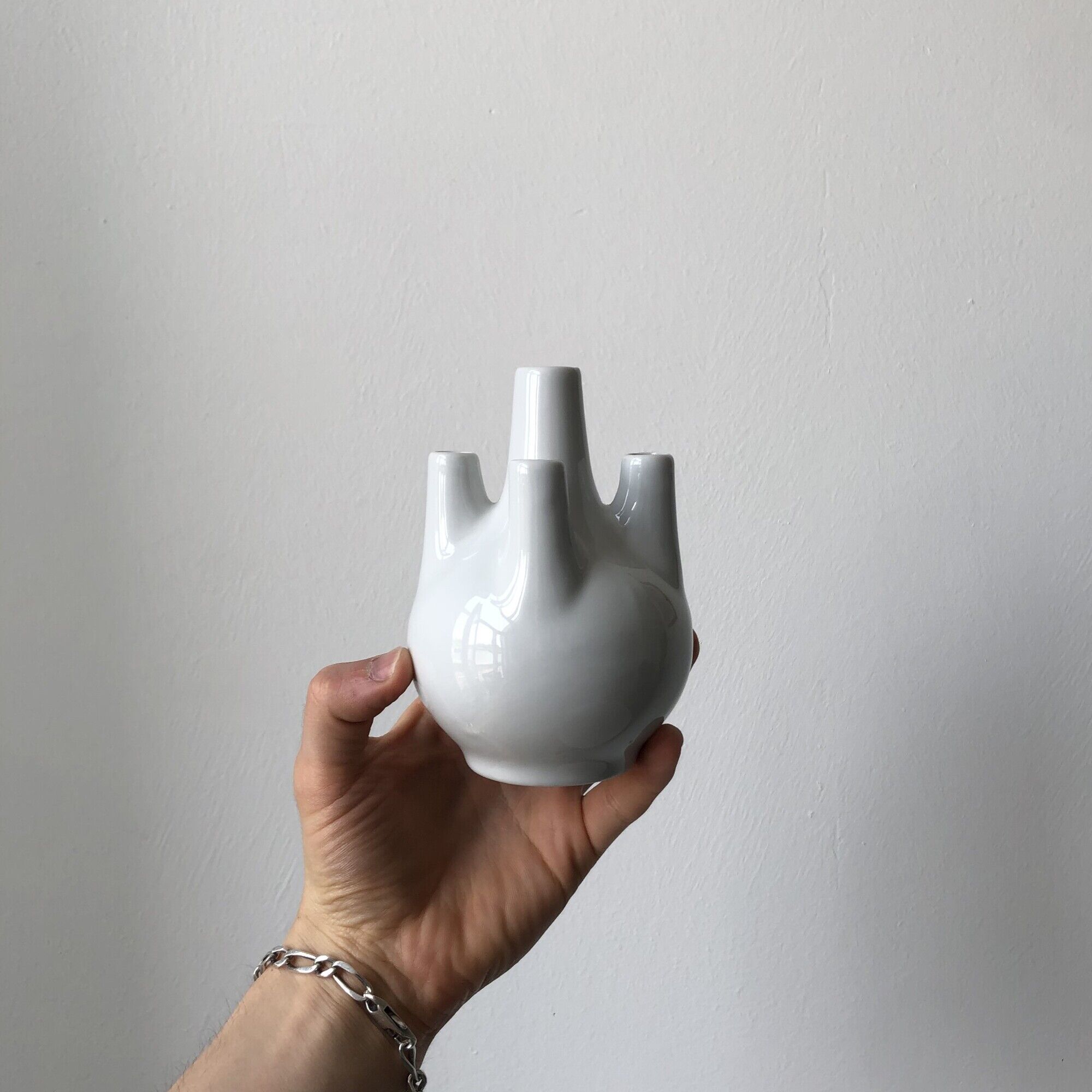 Flower pise vase in porcelain