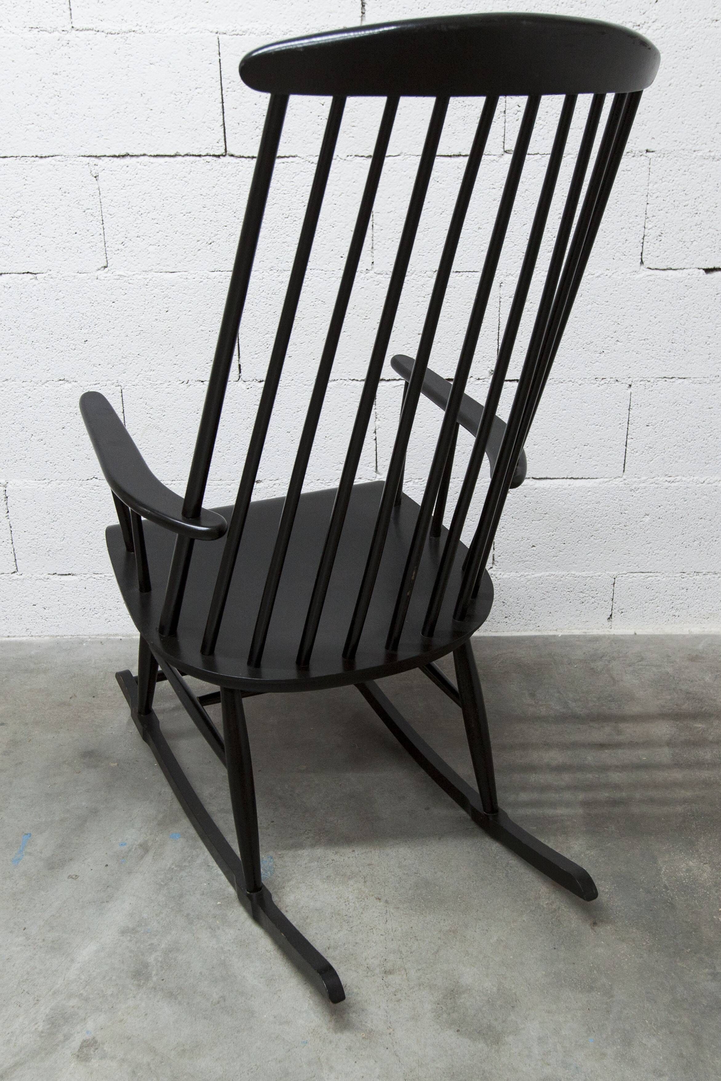 Scandinavian style rocking chair Tapiovaara 1960 in very good condition.