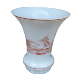 Opaline vase patterns in red grisaille Boar Hunt