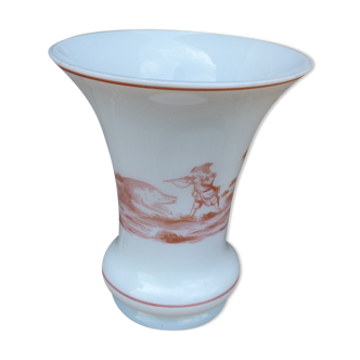 Vase en opaline motifs en grisaille rouge Chasse au Sanglier