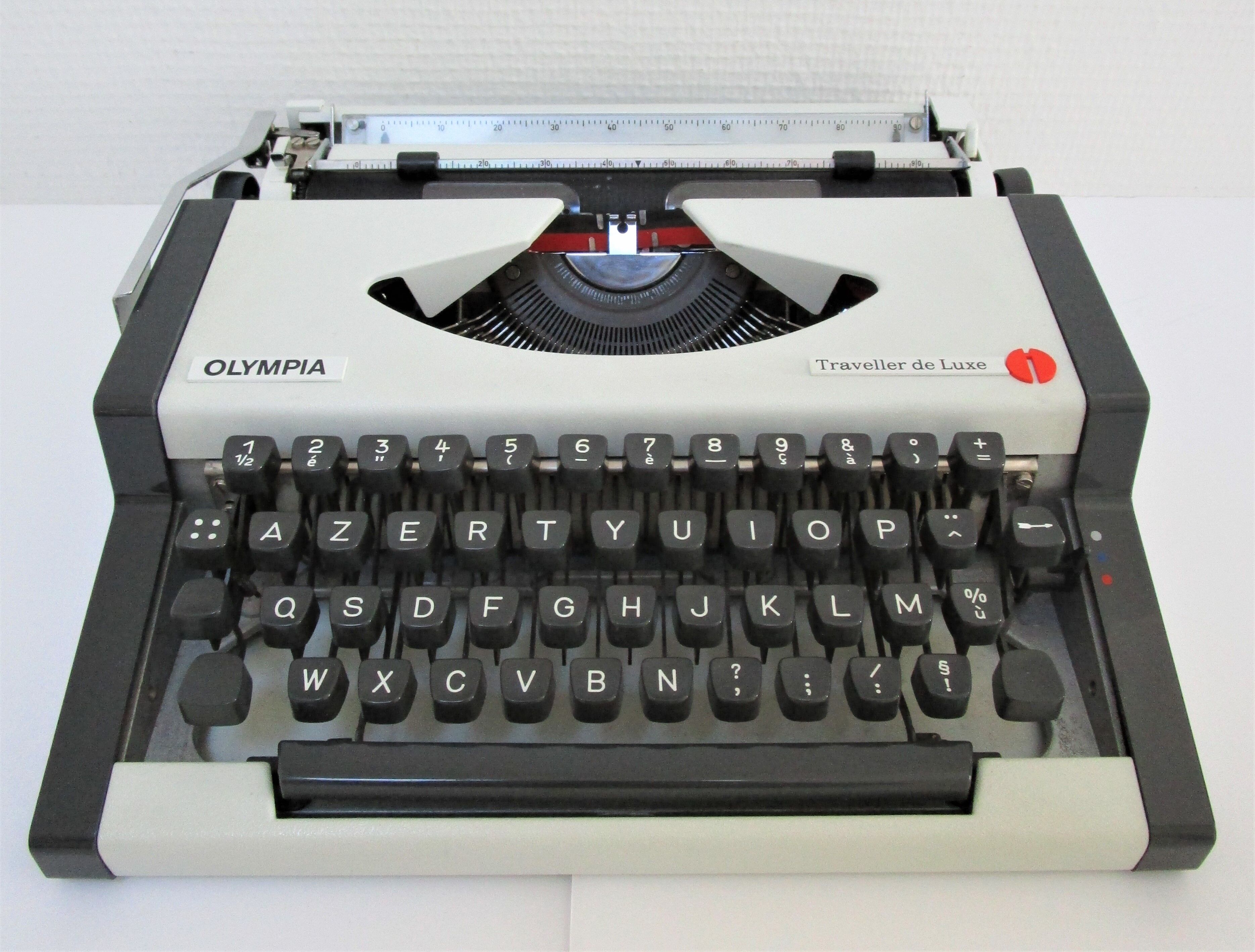 Olympia traveller typewriter luxury 70s