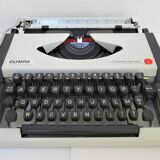 Olympia traveller typewriter luxury 70s