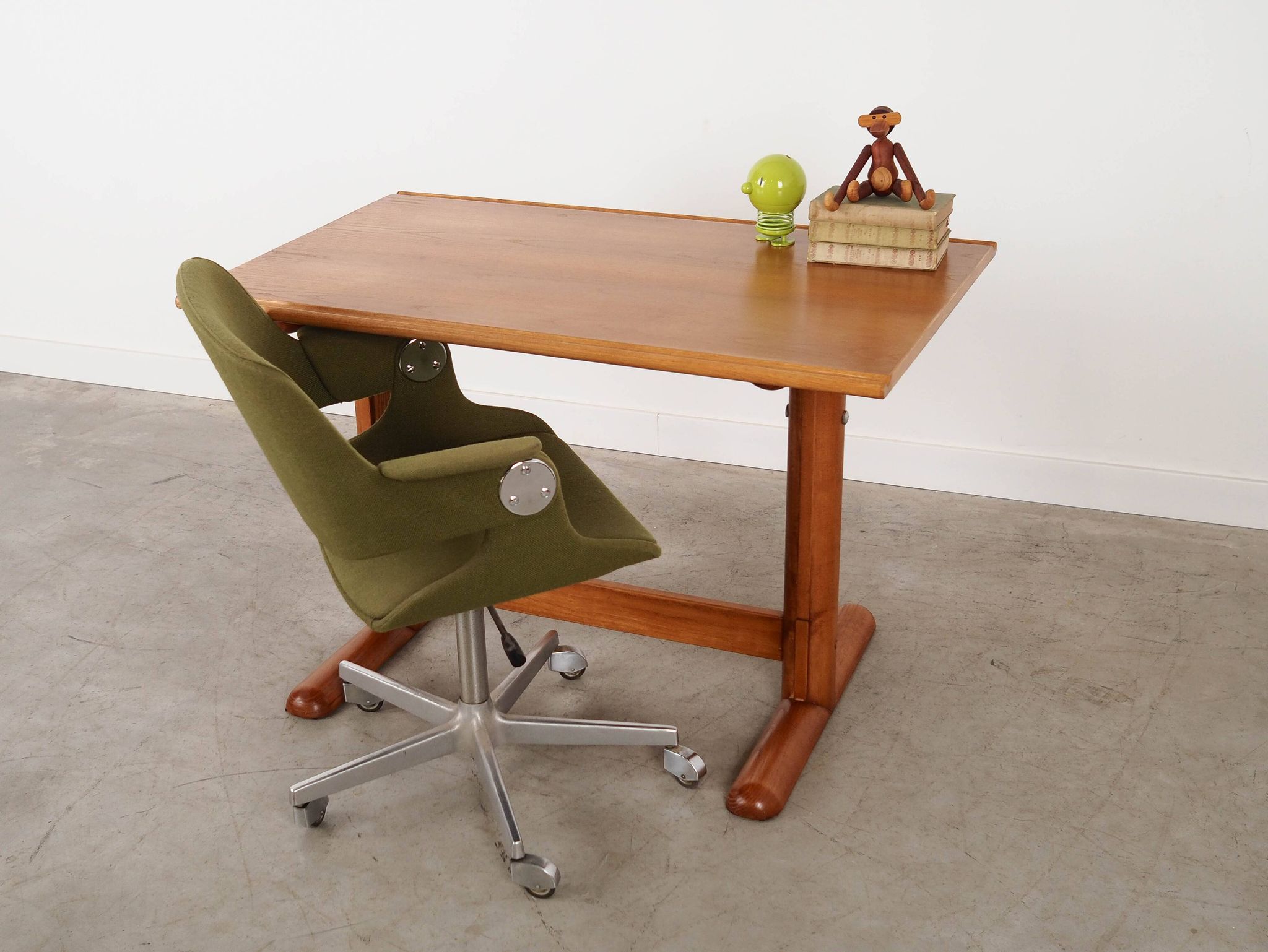 Desk with an adjustable top, Italian design, 1970s, made in Italy