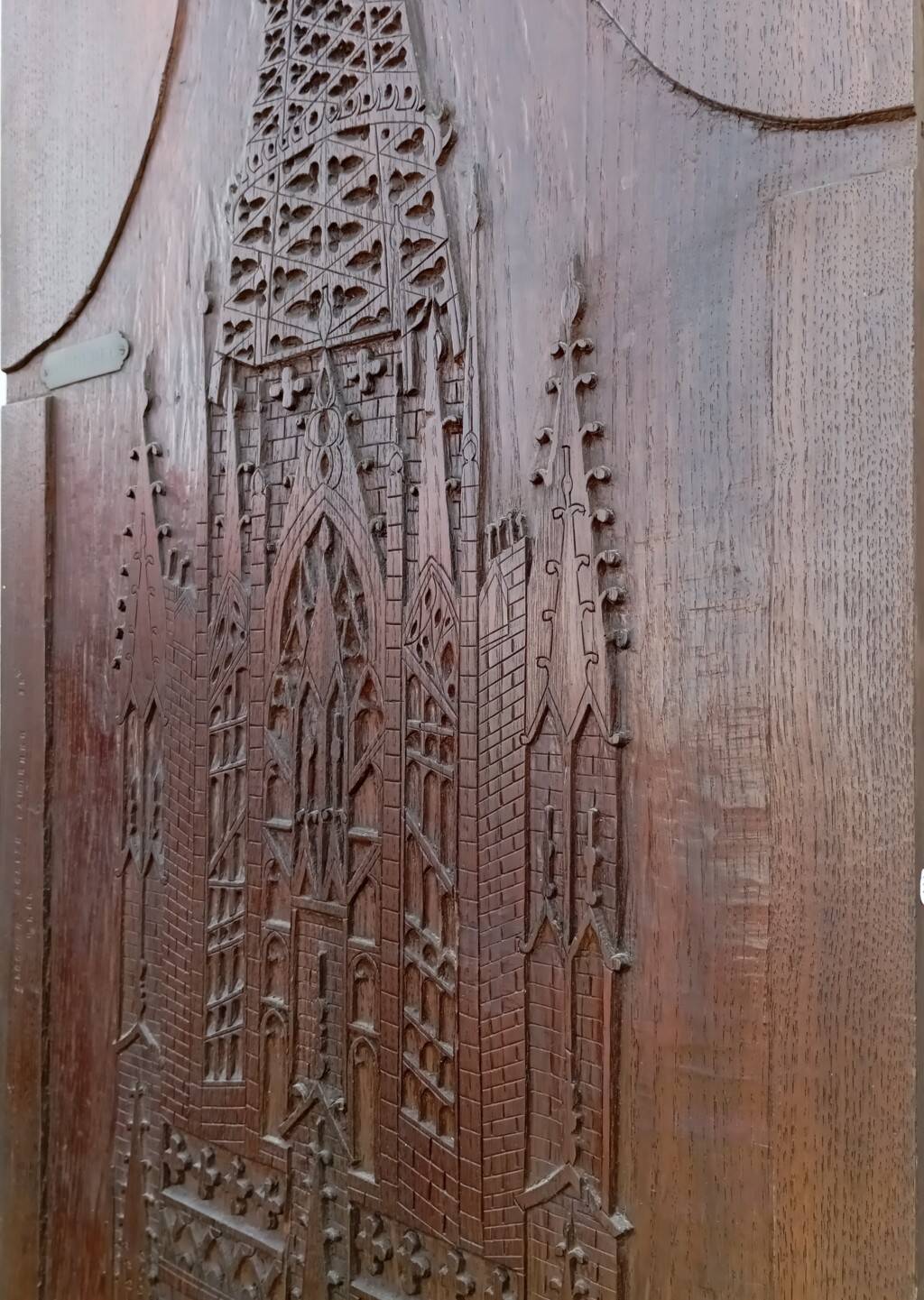 Grand panneau sculpté façade cathédrale Caudebec