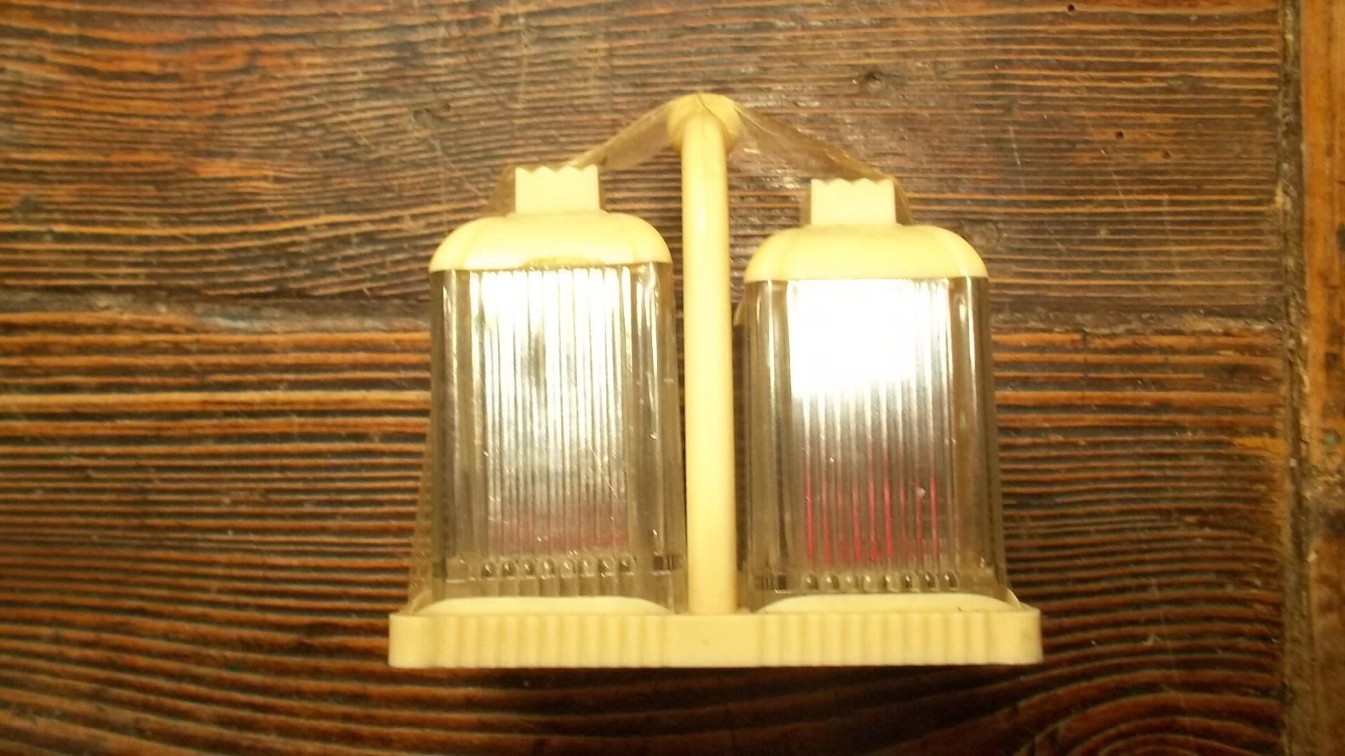 Saliere & pepper in bakelite