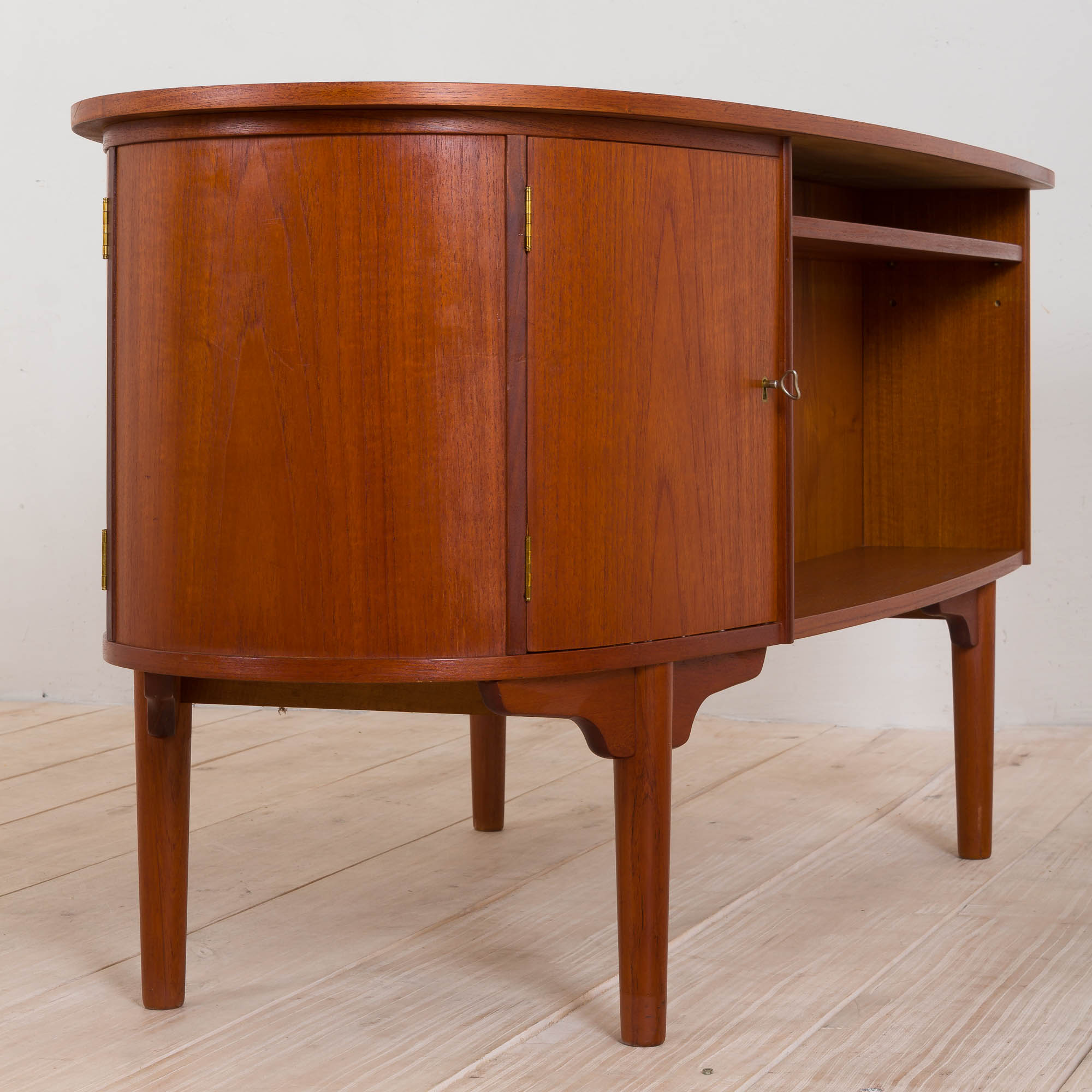 Mid Century free standing bullet shape executive teak desk by H.P. Hansen, Denmark, 1960s