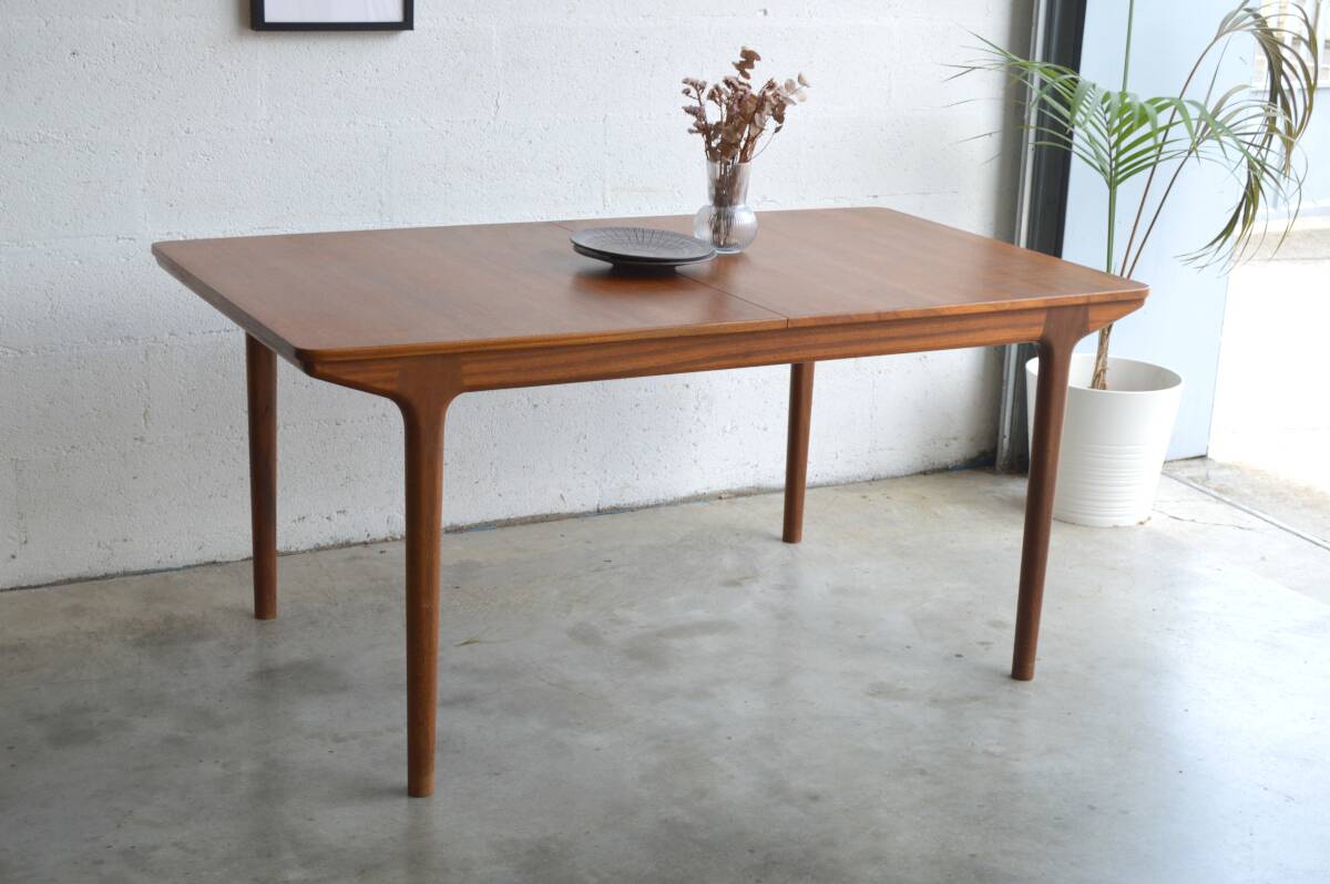 McIntosh table with double butterfly extensions 160cm