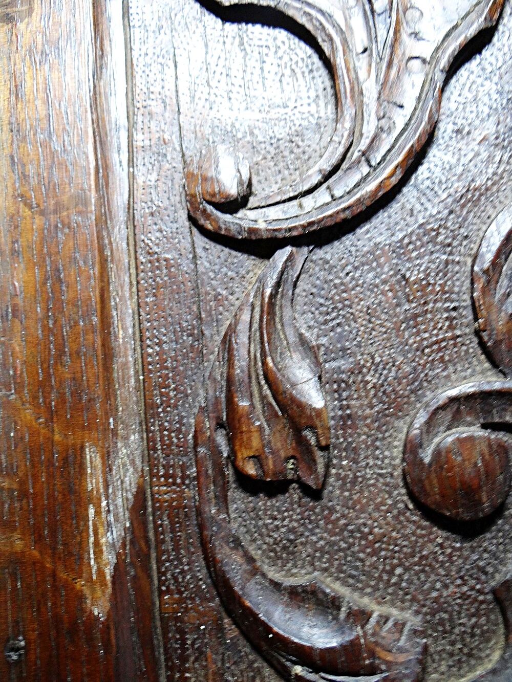 Pair of decorative wall panels in carved wood from the 19th century.