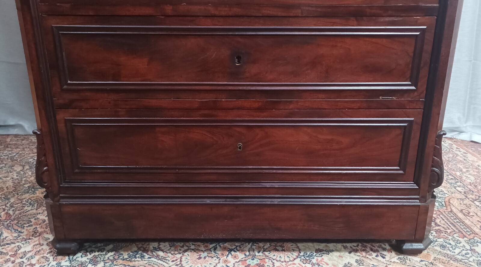 Large mahogany chest of drawers with 8 drawers from the Napoleonic III period.